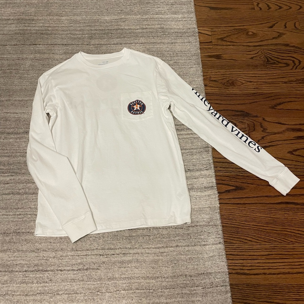 Vineyard Vines Astro long sleeve shirt. Size x-small